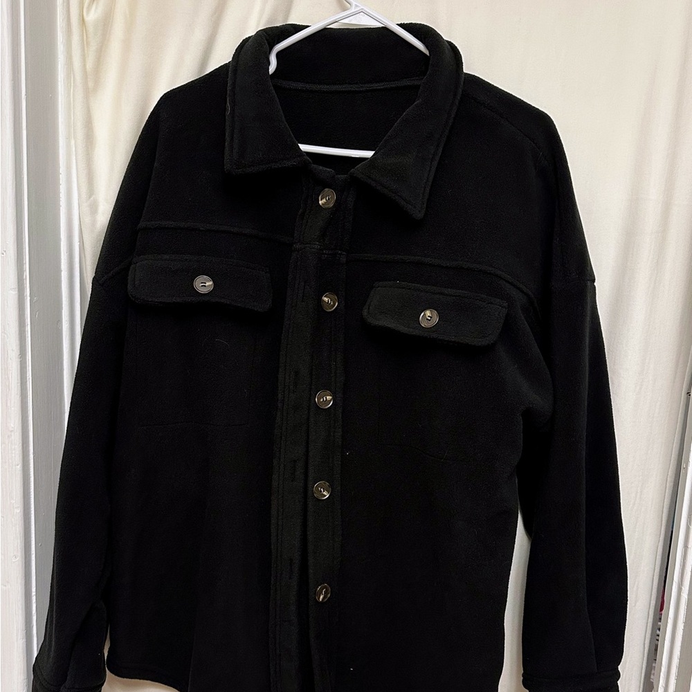 Black shacket item has fake pockets. It have flaps only. No real pockets